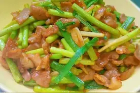 蒜苔怎么炒？有人焯水，有人过油，其实最家常的做法最好吃图片