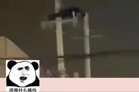 醉酒男子爬上高压线做俯卧撑，消防紧急救援图片