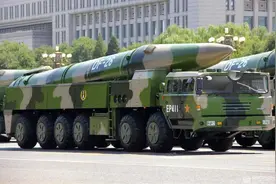 美专家：解放军有5种办法弄沉美军航母，而美军对其中4种束手无策图片