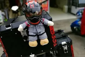 为什么摩托车上经常挂个玩具熊？是无心之举还是另有深意？图片