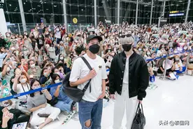 泰星BKPP远赴日本参加音乐节 粉丝机场温暖送机图片