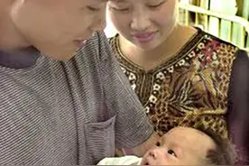 2000年轰动一时的连体女婴，分离术后姐姐去世，妹妹如今结婚生子图片