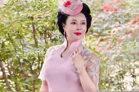 年轻妈妈，把旗袍穿出法式浪漫感​图片