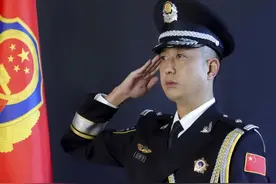 又美又帅又飒！保山公安警礼服“首秀”来袭图片