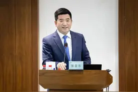 绿城狂砸200亿，54岁张亚东忙抄底图片