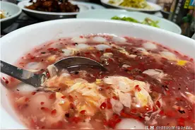 浙江大哥请客吃饭，点了12个菜却被朋友吐槽不已，网友：不识货图片