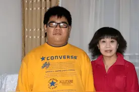 盲人歌手杨光为何消失了？看看他做的这些事，就一点也不奇怪了图片