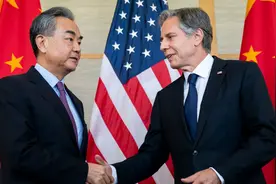 污蔑中国“脚踏两只船”，布林肯乱了方寸，忘了中方是应邀会晤图片