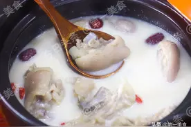 炖猪蹄，记住一放三不放，猪蹄软烂，汤汁鲜香不腥，一碗不够喝图片
