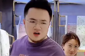 宋丹丹儿子儿媳逛街被偶遇，博谷产后打扮随意，被误以为是巴图妈图片