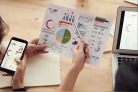 一个成功的领导者，要不断培养他人成为领导者图片