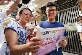 与通知书一起寄来的“银行卡”，与普通银行卡不同，新生要注意图片