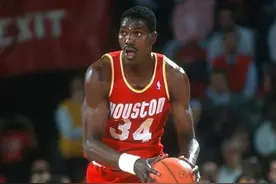 两届NBA总冠军，梦幻脚步传承者，“大梦”——哈基姆·奥拉朱旺图片