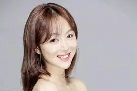 姜妍：水蛇腰，大长腿，魔鬼身材美厨娘。微笑的女孩运气不会差！图片