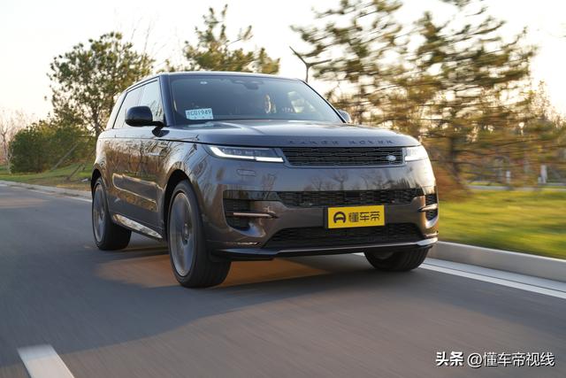 新车｜百万级SUV还能怎样平衡动感和舒适？试驾全新揽胜运动版