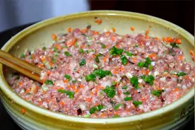 饺子馅好吃有秘诀，教你饭店不外传的配方，鲜嫩多汁，不腥不柴图片