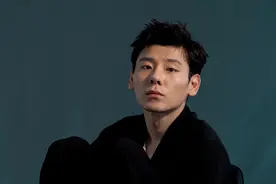 别扒了！他背后真没金主撑腰，蒋奇明的成功不是偶然图片