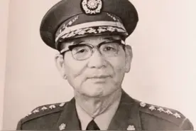 黄埔名将胡琏：晚年绝口不提粟裕，死前让子孙拿纸笔画下一幅地图图片