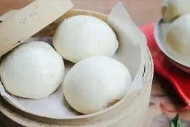 过年蒸馒头，冷水热水区别大，牢记4个诀窍，馒头又白又软不塌陷图片