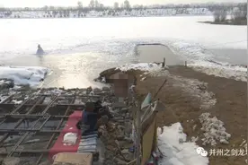 太原：汾河景区“裸泳”扰民 不能只图自己痛快图片