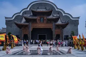 湖北耗资80亿建“赝品古镇”，21世纪对外开放，推动当地经济发展图片