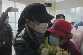 “娘，今天接你回家！”潍坊男子凭电视镜头认出失散多年母亲，DNA鉴定确认母子关系图片