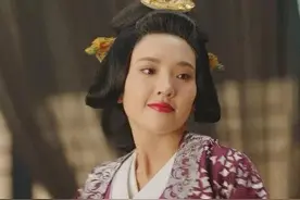 “强行扮老”太尴尬了，这7位女星扮相违和，个个一言难尽图片