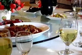 宴请喝酒时不会说话？教你3句“万能开场白”，轻松打破僵局图片