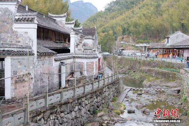 浙东千年古村棲霞坑的“诗路”新生