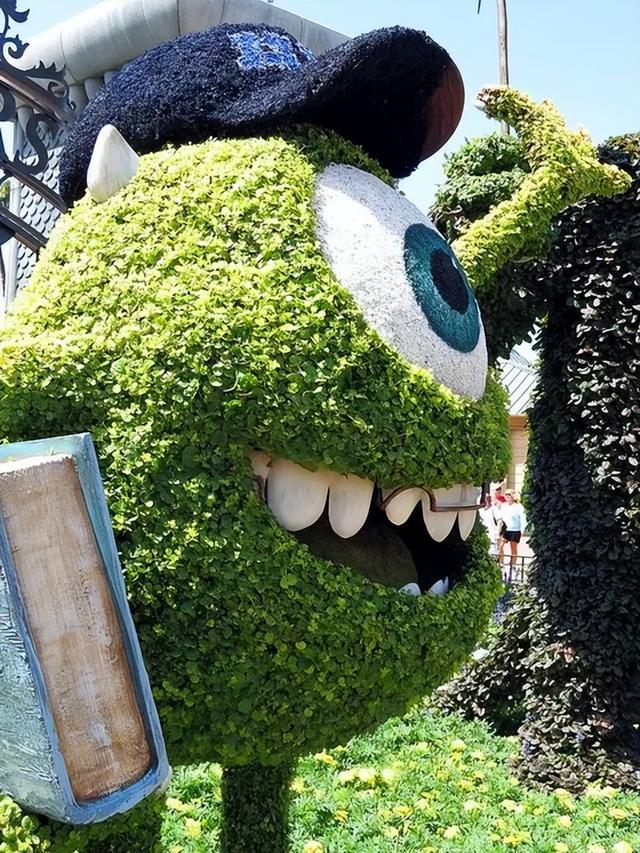 丑萌丑萌的植物雕塑