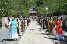 河北外国语学院师生五一相约千年封龙书院，再现朗朗读书声图片