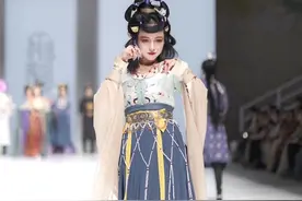 洛丽塔大哥变身小丫鬟，汉服掩不住超辣身材，网友：肉装张柏芝图片