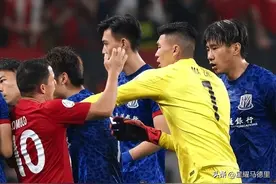 足协连开罚单！申花门将马镇拳击对手禁5场，梅州外援竖中指停4场图片