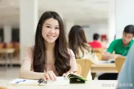 晚上高校门口豪车都放着一瓶饮料，知道是什么意思吗？图片