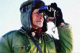 81岁牧羊人“无人区”巡边57年，新娘被“吓跑”，与风雪饿狼较量，他用一生活成一座界碑图片