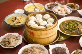 菊黄蟹肥时 龙袍汤包节邀你品鲜掉眉毛的蟹黄汤包啦图片