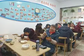 湖南这一新规事关餐桌！探秘社区食堂：留住老年人的胃，抓住年轻人的心图片
