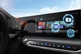 逐渐离谱！百万豪车才配有的HUD抬头显示，国产10万家轿都装上了图片