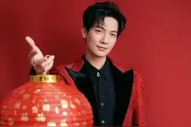 陈楚生放歌龙年春晚：当年曾被人啤酒浇头，贤妻陪他闯过人生至暗图片