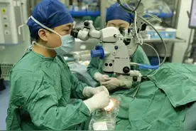 国内首例！后巩膜加固系统植入术拯救眼部“绝症”图片