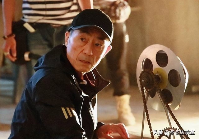 张艺谋“晚节不保”，妻子连夜转移资产出国，圈内早有征兆