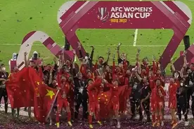 都是躲球，男足被骂，女足获赞！黄健翔一针见血，难怪足协关评论图片