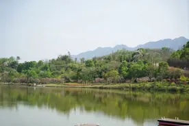 重庆发现一片湖，湖边藏着一家酒店和最美咖啡馆，适合露营野餐图片