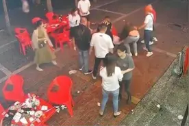 唐山打人事件后续：被打白衣女孩首次现身，眼神空洞，让人心疼图片