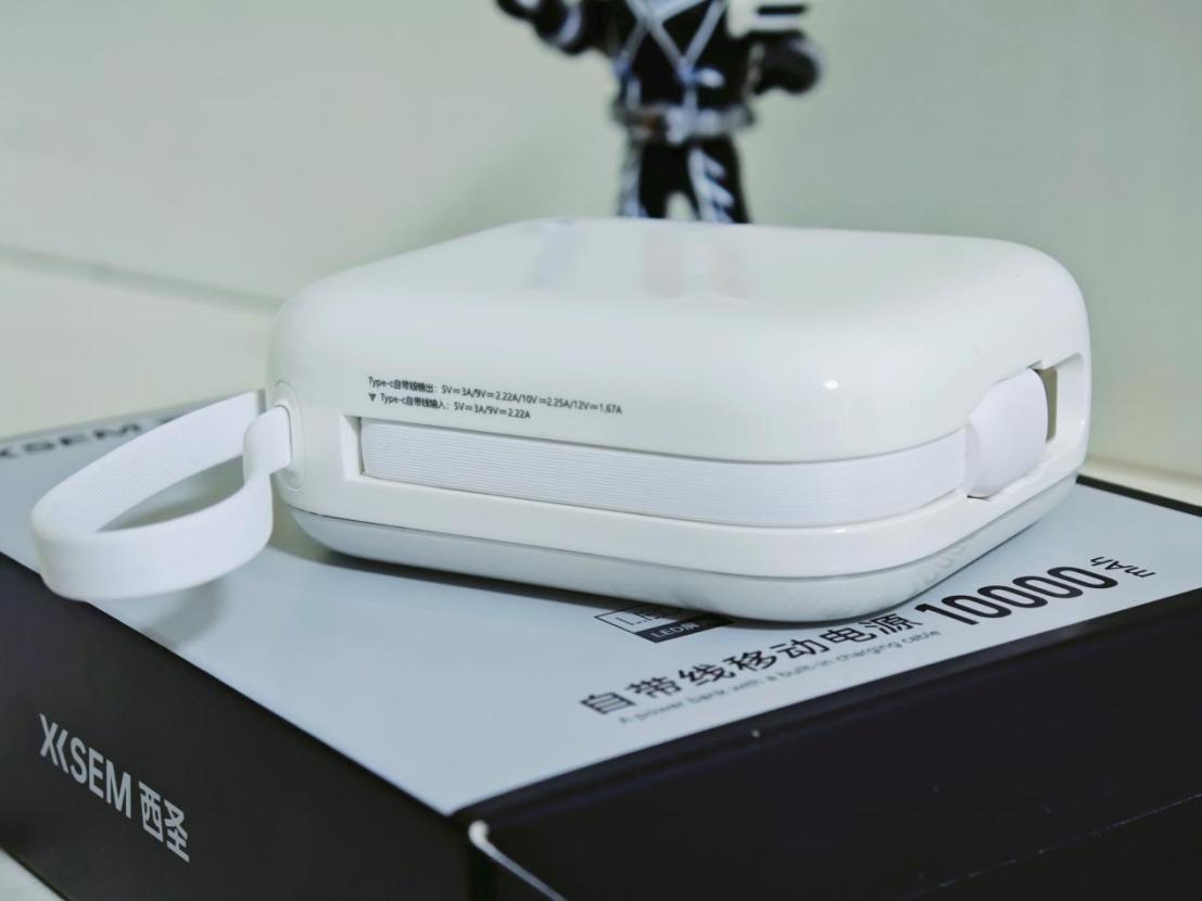 西圣PB-S移动电源上手体验:自带双线+半固态电芯,百元硬核卷王