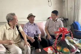【纪念建党102周年】乐山市委统战部 “七一”前夕 走访慰问老党员和困难党员图片