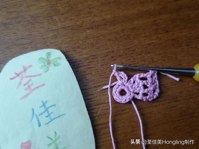 钩织了好几朵高颜值糖果色的可爱立体镂空花花,这是图文教程哦