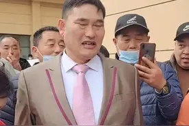 堕落成脑满肠肥的土大款形象，观众缘变差的朱之文该反省一下了！图片