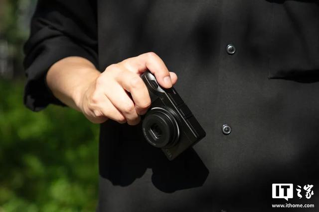 理光发布RICOH GR IV相机：2574万像素+5轴防抖，售价8999元