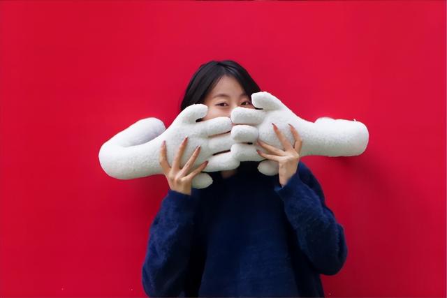 西安情人节浪漫气氛拉满!巨型玫瑰墙 红毛绒兔展...等你打卡